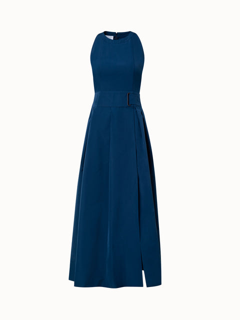 Ärmelloses Midikleid mit Gürtel