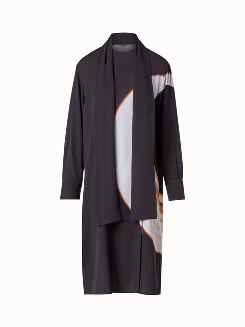 Lange Seiden-Tunikabluse mit Mocca Loop Druck