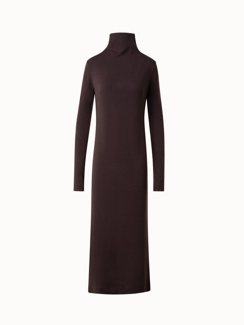 Schlauchkleid aus Wolljersey mit Rollkragen