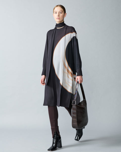 Lange Seiden-Tunikabluse mit Mocca Loop Druck