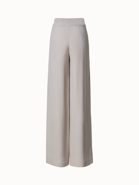 Weite Hose aus Seiden-Georgette mit Schlitzen