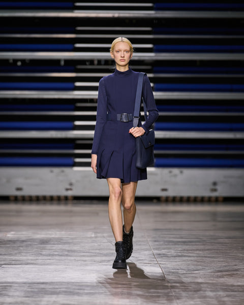 Doubleface-Kleid aus Wolle mit Stehkragen