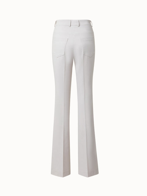 Leichte Schlaghose aus Baumwoll-Stretch-Denim