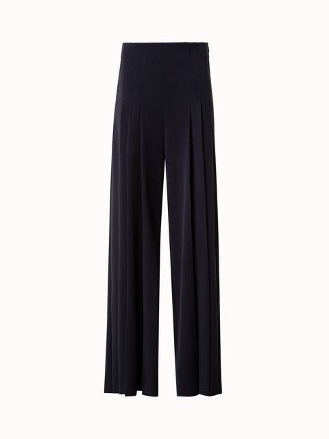 Faltenhose mit weitem Bein