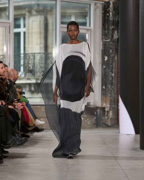 Seiden-Caftan-Kleid mit Loop Druck