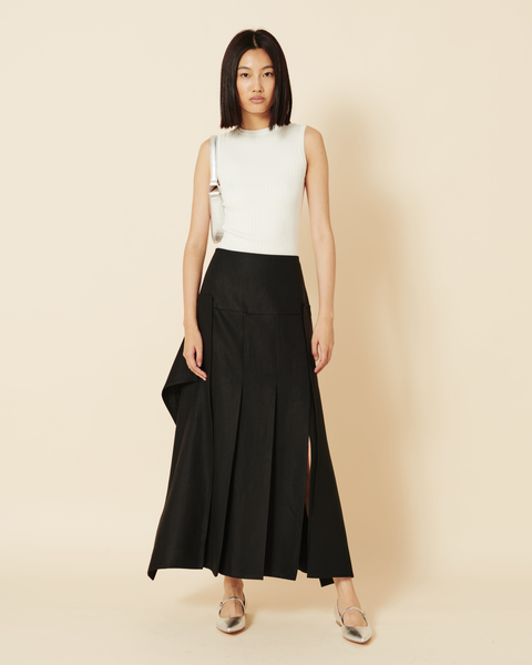 Kurzer Seidenrock mit Fransen