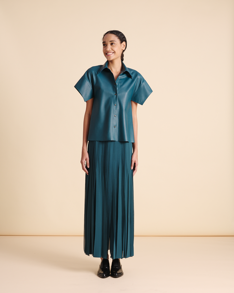 Lederbluse mit kurzen Kimono-Ärmeln