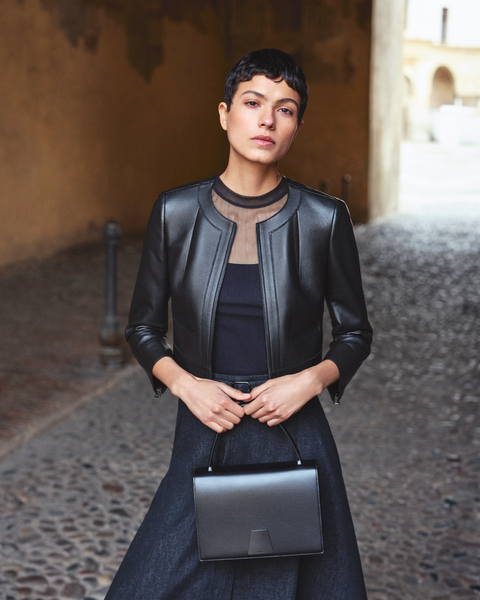 Kurze Lederjacke mit Rundkragen