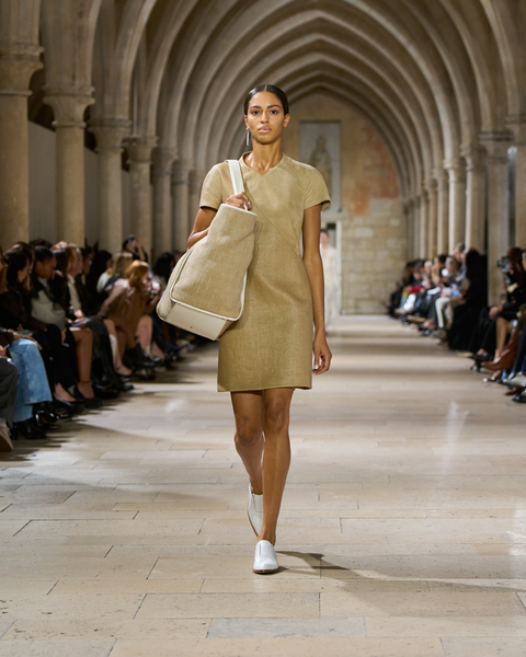 Kleid aus weichem Baumwoll-Raffia und Wildleder