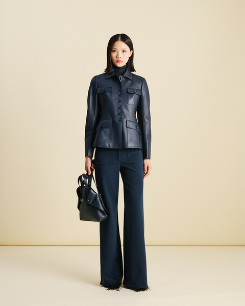 Taillierte Leder Jacke mit aufgesetzten Taschen