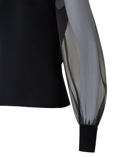 Seidenpullover mit transparenten Organza-Ärmeln