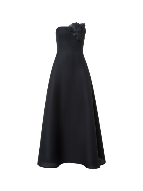 Abendkleid aus Seide mit Organza-Anemone