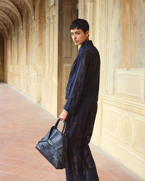Ai Medium Top Handle Tote