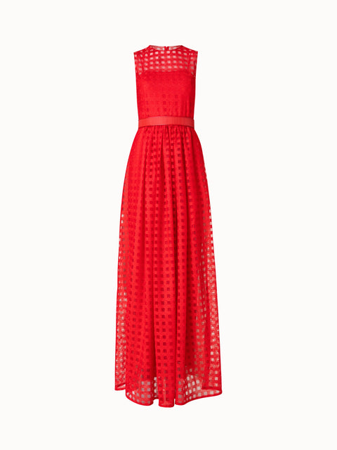 Abendkleid aus Quadrat-Stickerei auf Tulle